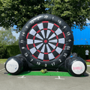 Cible de foot géante comme animation ludique pendant la Summer Party guinguette organisée à l'école Sup de Vinci à Rennes